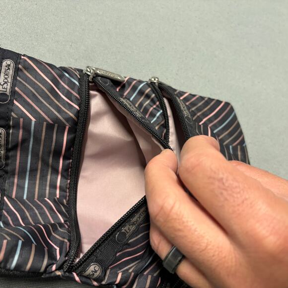 LeSportsac Black Striped Crossbody Travel‎ Bag Multicolor 3 Zipper Adjustable - Picture 12 of 16